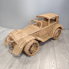 Modello auto storica realizzata in vimini intrecciato 100x50x45 cm