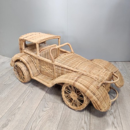 Modello auto storica realizzata in vimini intrecciato 100x50x45 cm