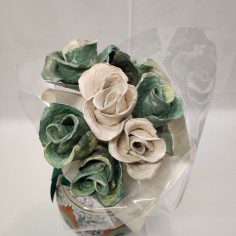 Piccolo bouquet con 7 fiori finti di cartapesta realizzati a mano 2