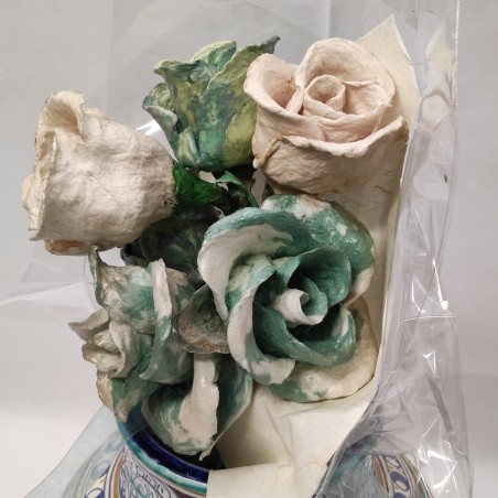 Piccolo bouquet con 6 fiori finti di cartapesta realizzati a mano