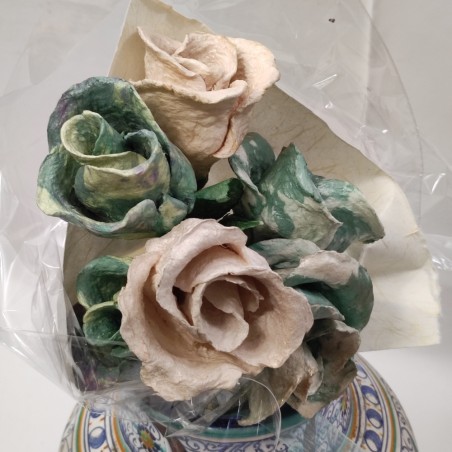 Piccolo bouquet con 6 fiori finti di cartapesta realizzati a mano