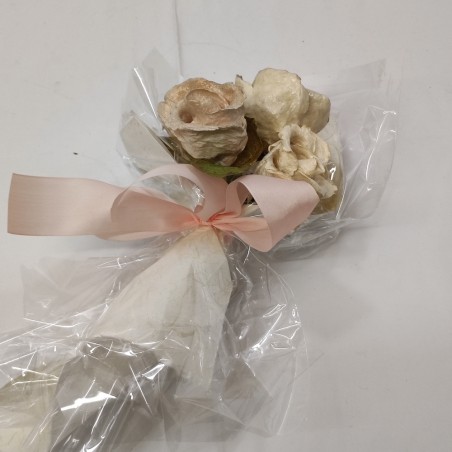 Piccolo bouquet con 5 fiori finti di cartapesta realizzati a mano