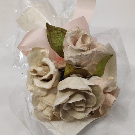 Piccolo bouquet con 5 fiori finti di cartapesta realizzati a mano