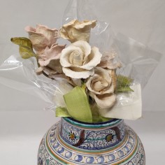 Piccolo mazzo di fiori di cartapesta 6 rose realizzate a mano h. 30 cm circa