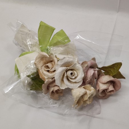 Piccolo mazzo di fiori di cartapesta 6 rose realizzate a mano h. 30 cm circa