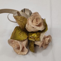 Piccolo mazzo di fiori di cartapesta 3 rose realizzate a mano h. 18 cm