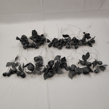 Lotto di circa 65 fiori di cartapesta roselline grigie con gambo bianco