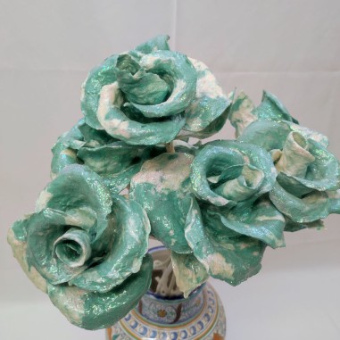 Lotto di 5 rose di cartapesta colore blu e bianco con glitter h. 60 cm