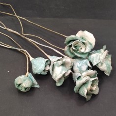 Lotto di 7 rose finte in carta pesta colore verde acqua e rosa con glitter