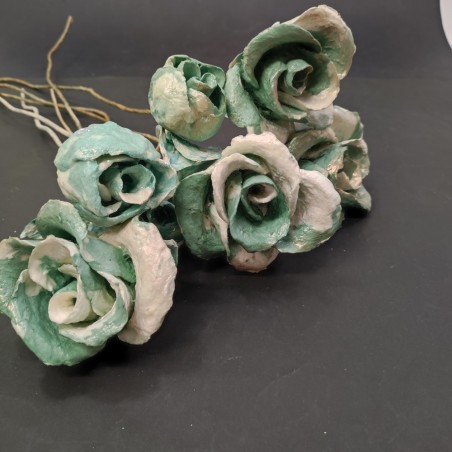 Lotto di 7 rose finte in carta pesta colore verde acqua e rosa con glitter