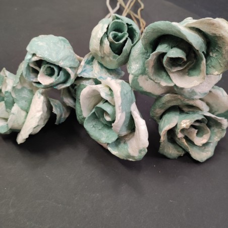 Lotto di 7 rose finte in carta pesta colore verde acqua e rosa con glitter