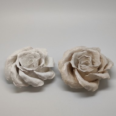 2 rose in cartapesta centrotavola colore bianco d. 12 cm