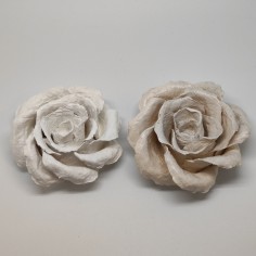 2 rose in cartapesta centrotavola colore bianco d. 12 cm 2
