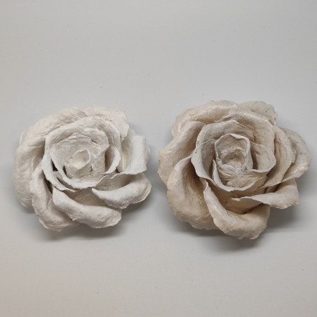 2 rose in cartapesta centrotavola colore bianco d. 12 cm