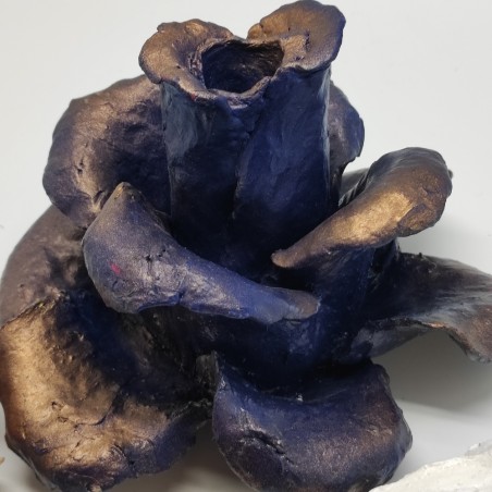 3 rose in cartapesta centrotavola colore oro blu e bianco dimensioni diverse