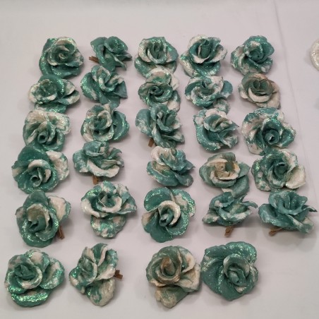 29 rose in cartapesta verde bianco con glitter e con molletta per essere appese