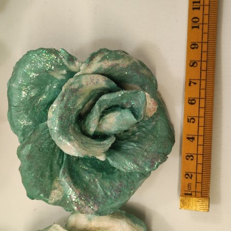 29 rose in cartapesta verde bianco con glitter e con molletta per essere appese