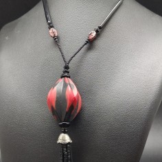 La Murrina collana con ciondolo in pasta nero e rosso e nappa di perline nere 2