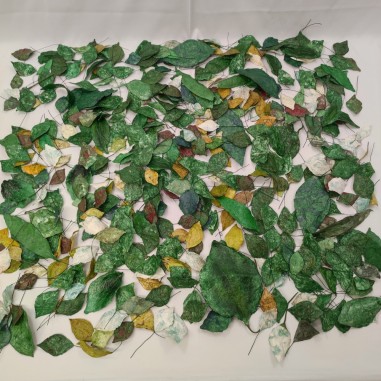 Lotto accumulo di foglie di carta pesta varie misure e colori