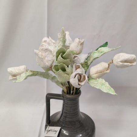 Mazzo di 14 fiori in cartapesta colore bianco realizzati a mano