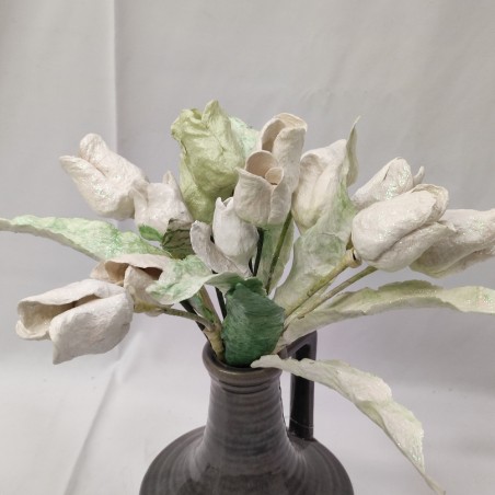 Mazzo di 14 fiori in cartapesta colore bianco realizzati a mano