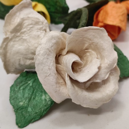 Lotto di 8 fiori finti in cartapesta arrotolati ad anello per chiudi tovaglioli