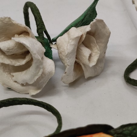 Lotto di 8 fiori finti in cartapesta arrotolati ad anello per chiudi tovaglioli