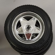 Lotto di 76 gomme e cerchi per modelli scala 1/18 buone condizioni 2