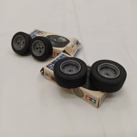 Tamiya lotto di 4 pneumatici ricambio modellini auto scala 1/18