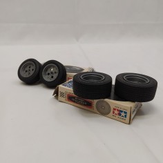Tamiya lotto di 4 pneumatici ricambio modellini auto scala 1/18 2