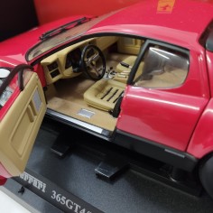 Modellino Kyosho Ferrari 365 GT4/BB rossa scala 1/18 piccoli difetti carrozzeria 2