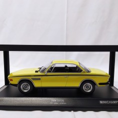 Modellino Minichamps BMW 3.0 CLS giallo neon scala 1/18 con teca 2