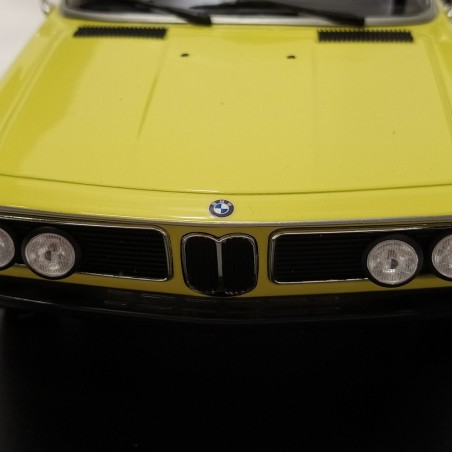 Modellino Minichamps BMW 3.0 CLS giallo neon scala 1/18 con teca