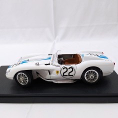 Modellino Ferrari TRC versione gara scala 1/18 piccolo difetto di carrozzeria 2