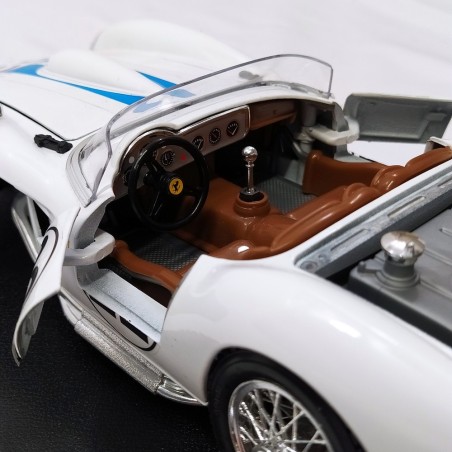 Modellino Ferrari TRC versione gara scala 1/18 piccolo difetto di carrozzeria