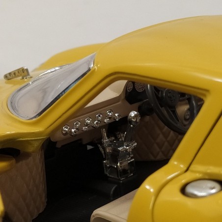 Modellino Ferrari 250 Le Mans colore gialla scala 1/18 scatola non originale