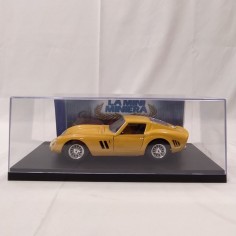 Modellino Ferrari 250 GTO 1962 gialla serie limitata sc. 1/18 scatola non orig. 2