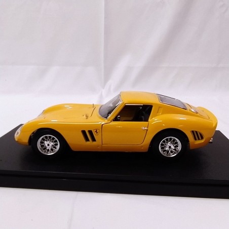 Modellino Ferrari 250 GTO 1962 gialla serie limitata sc. 1/18 scatola non orig.