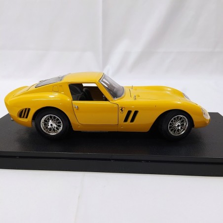 Modellino Ferrari 250 GTO 1962 gialla serie limitata sc. 1/18 scatola non orig.