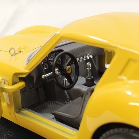 Modellino Ferrari 250 GTO 1962 gialla serie limitata sc. 1/18 scatola non orig.