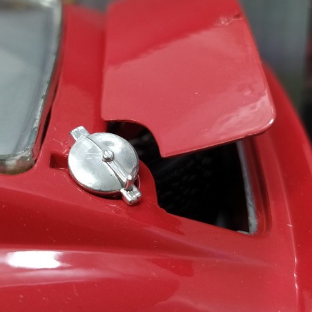 Modellino Mini Miniera Ferrari GTO 1962 rossa scatola non originale sc. 1/18