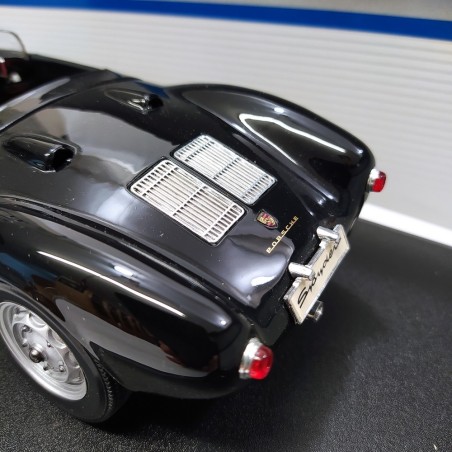 Modellino Maisto Porsche 550 RS Spyder nera sc. 1/18 esposta
