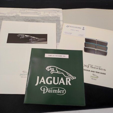 Cartella pubblicitaria Jaguar the new XJ Series con cartella colori e deplian