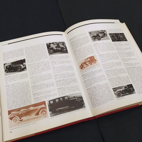 Libro Enciclopedia illustrata della automobile storica e classica David Burgess
