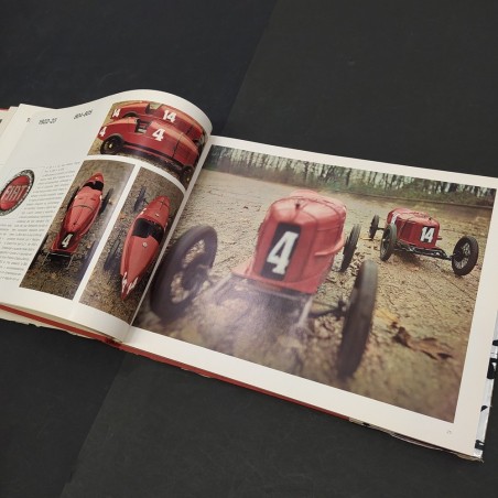 Libro Linea Fiat 1966 - Sovracopertina con segni del tempo e piccoli strappi