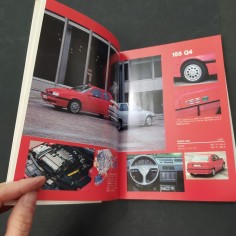 Libro Alfa Romeo 9 World car guide 1993 - 156 pagine 2
