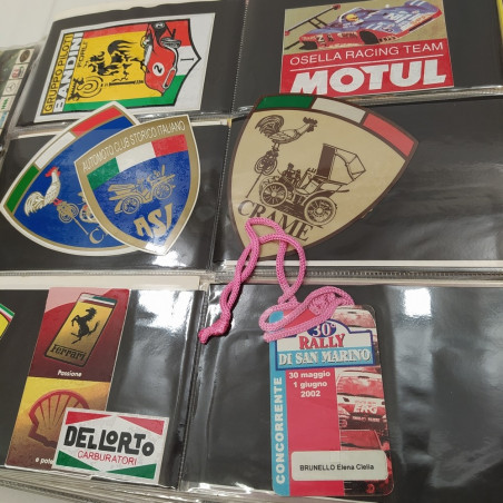 Raccoglitore con oltre 760 tra cartoline, adesivi biglietti circuiti grand prix