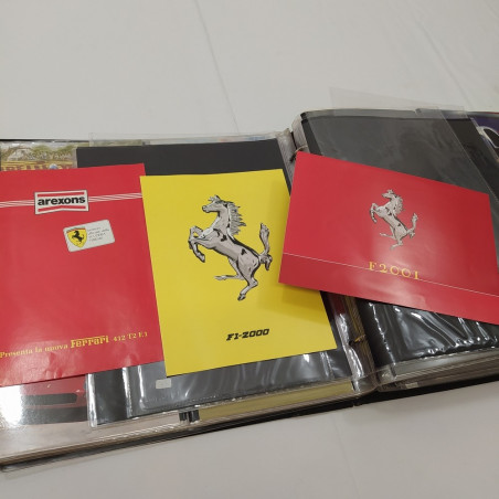 Raccoglitore con oltre 760 tra cartoline, adesivi biglietti circuiti grand prix