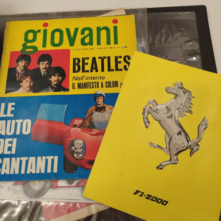 Raccoglitore con oltre 490 tra cartoline, foto auto corse e storiche