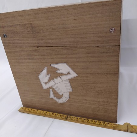 Scatola in legno cubica lato 28 cm con scorpione Abarth